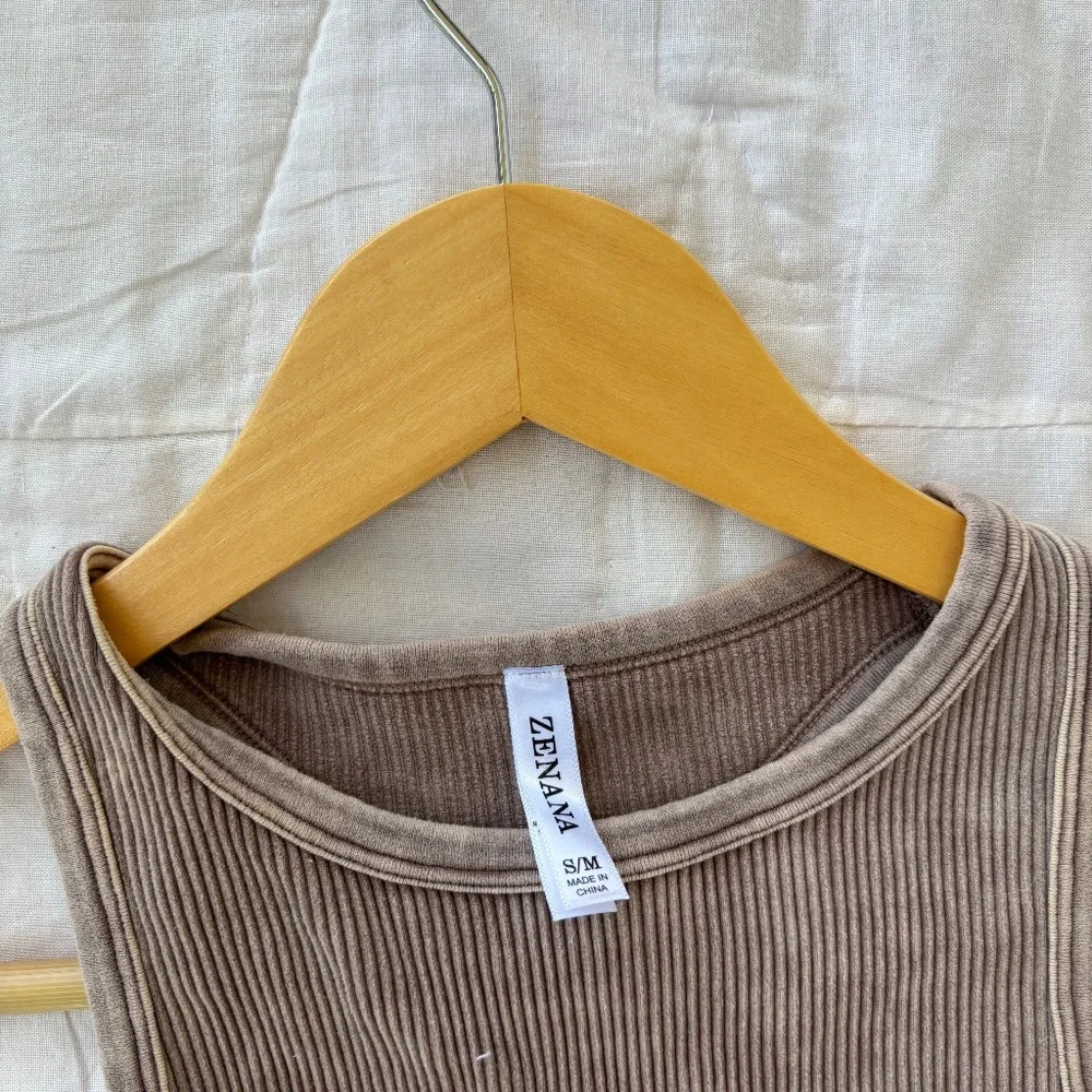 SOLD Ribbed Crop Top - Picture 2 of 3